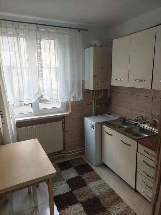 garsonieră Roman, zona Doamna Pop, parter, recent renovată