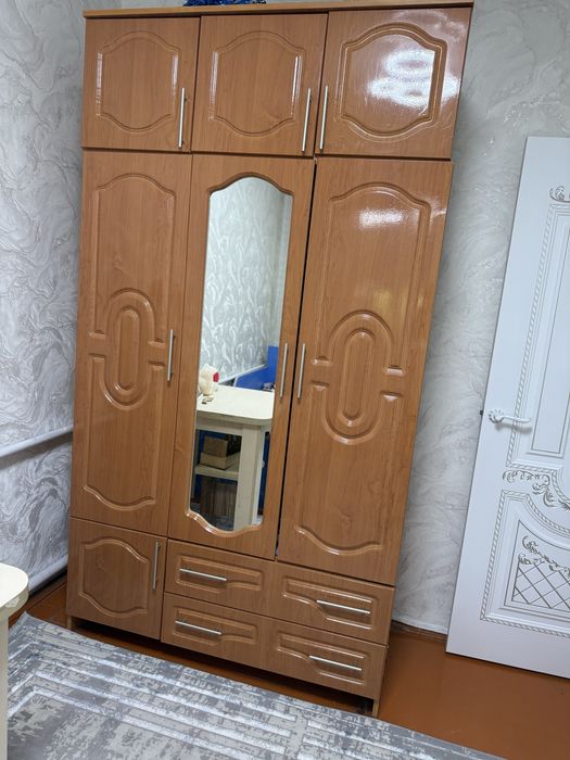 Продам шифоньер. Цена договорная.