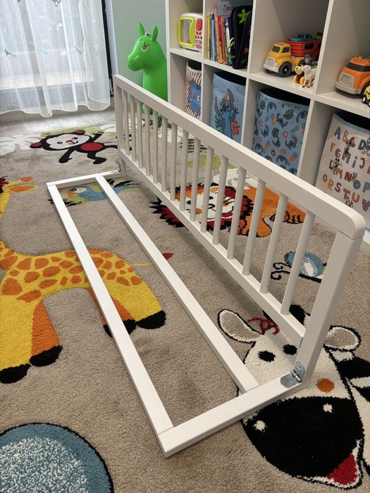 Дървена преграда за легло