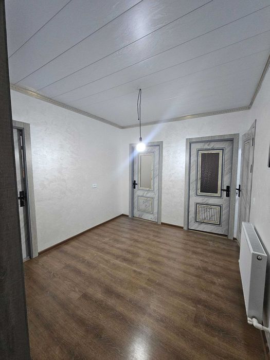 3 хоналик квартира 2 кават кирпичный дом, 7 микр, чупбозор