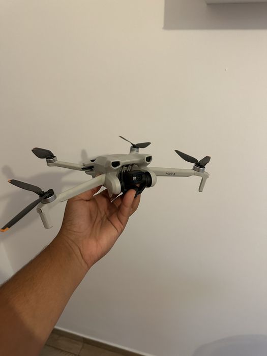 Dronă Dji mini 3