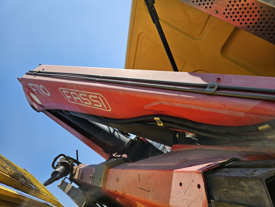 Camion DAF basculabil cu macara CF 75Fassi 110 5tone  basculabil