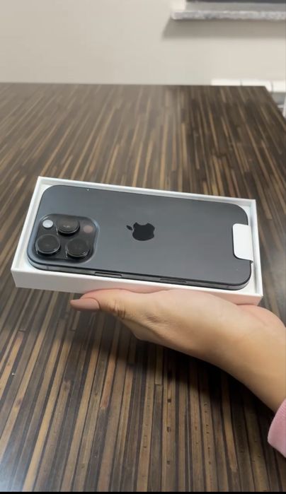 Продаю Iphone 16 pro