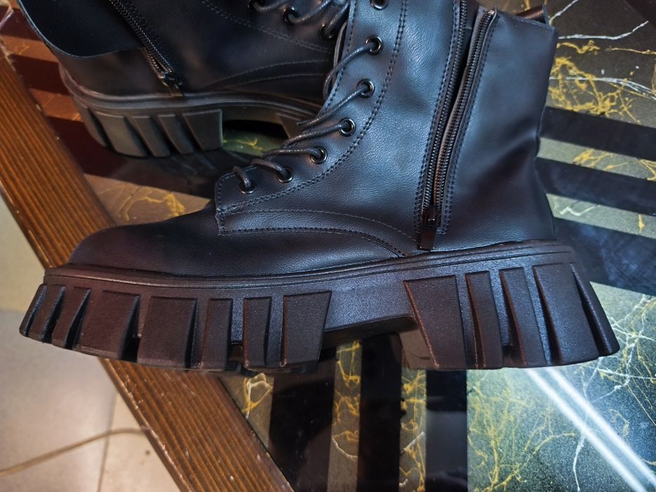 Дамски боти чисто нови