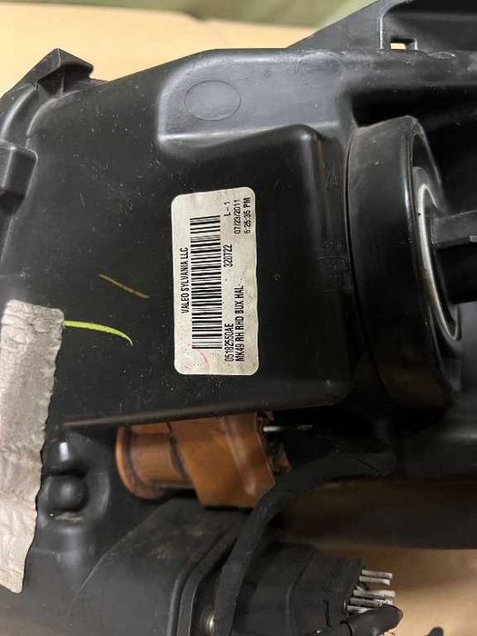 Far stanga dreapta cu lupa Jeep Compass 2012