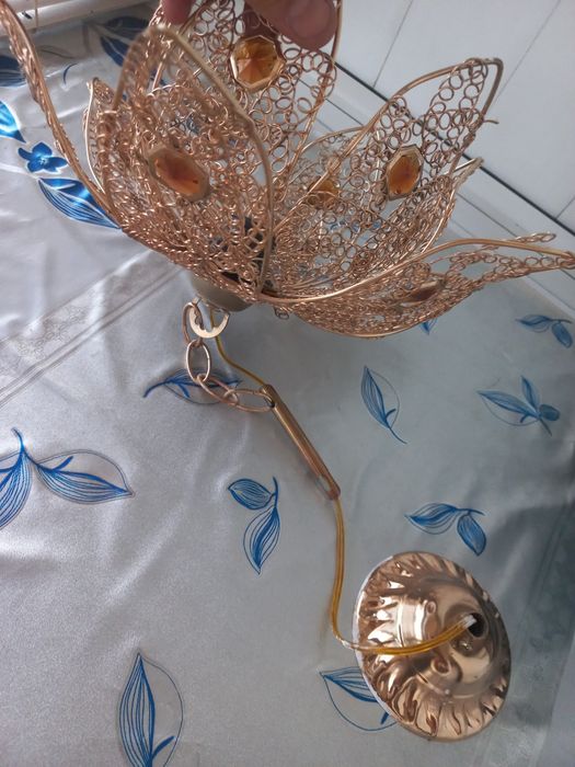 Продам люстру в хорошем состоянии