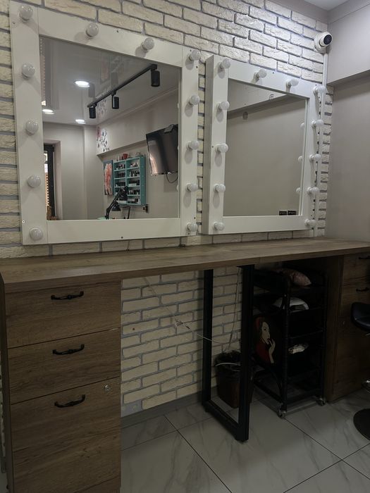 Продается визажный стол