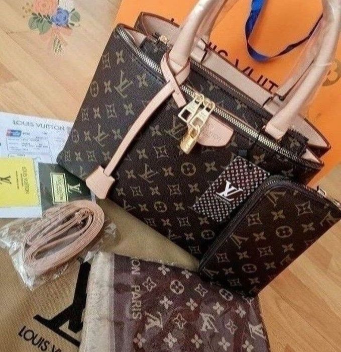 Set 3 articole LV,model office,curea detasabila umăr, saculet, etichet