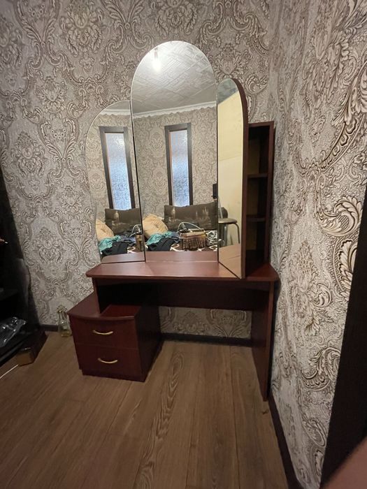 Туалетный столик трюмо с зеркалом