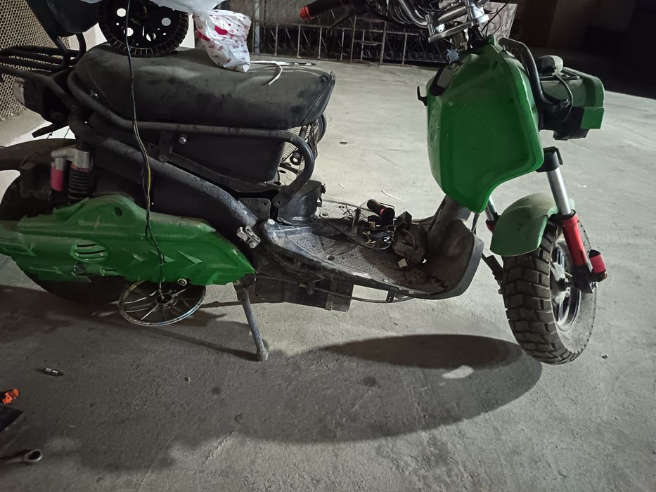 Скутер сотилади.