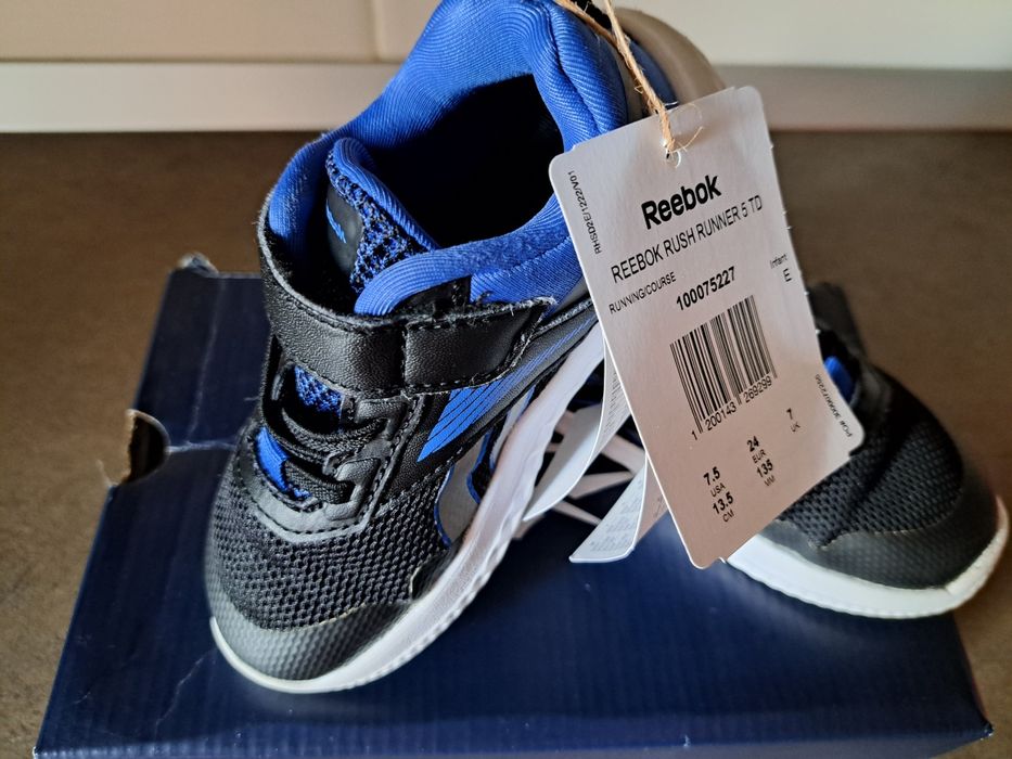 Vand adidasi Reebok