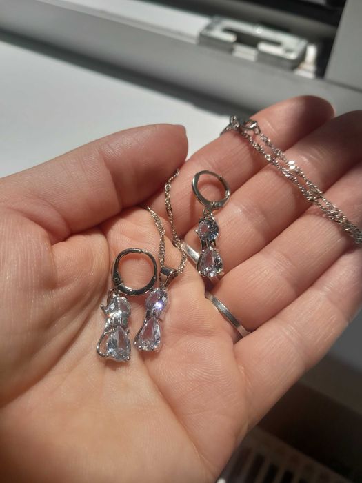 Set de bijuterii din argint 925 cu zirconiu trsnsparent.