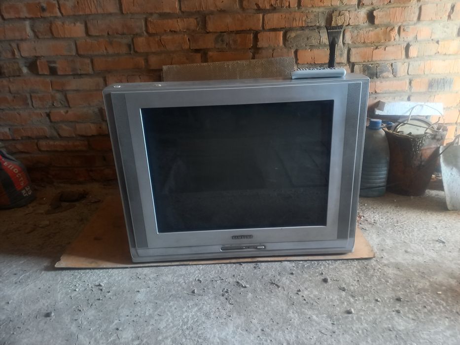 Телевизор Samsung диагональ 61 см.