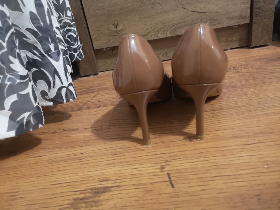 Stuart Weitzman обувкии естествен лак