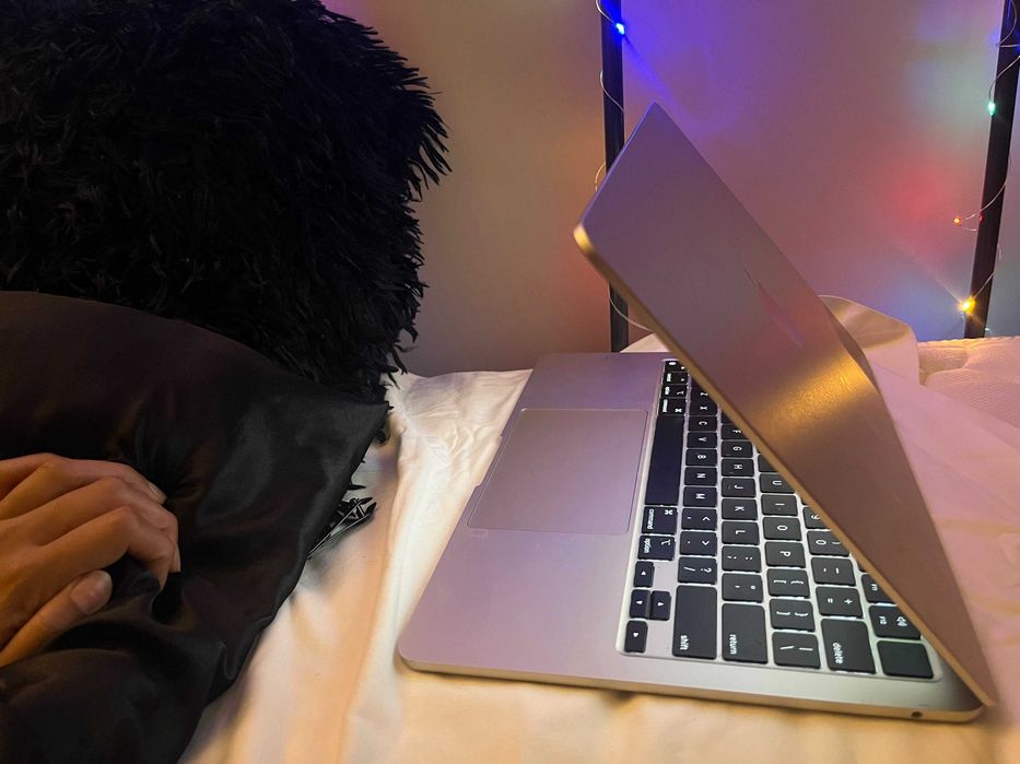MacBook Air M2 (2022) – 16GB RAM / [256GB] SSD – като нов
