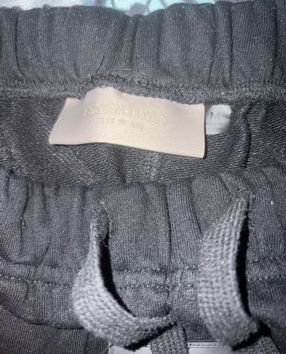 Tricou și pantaloni