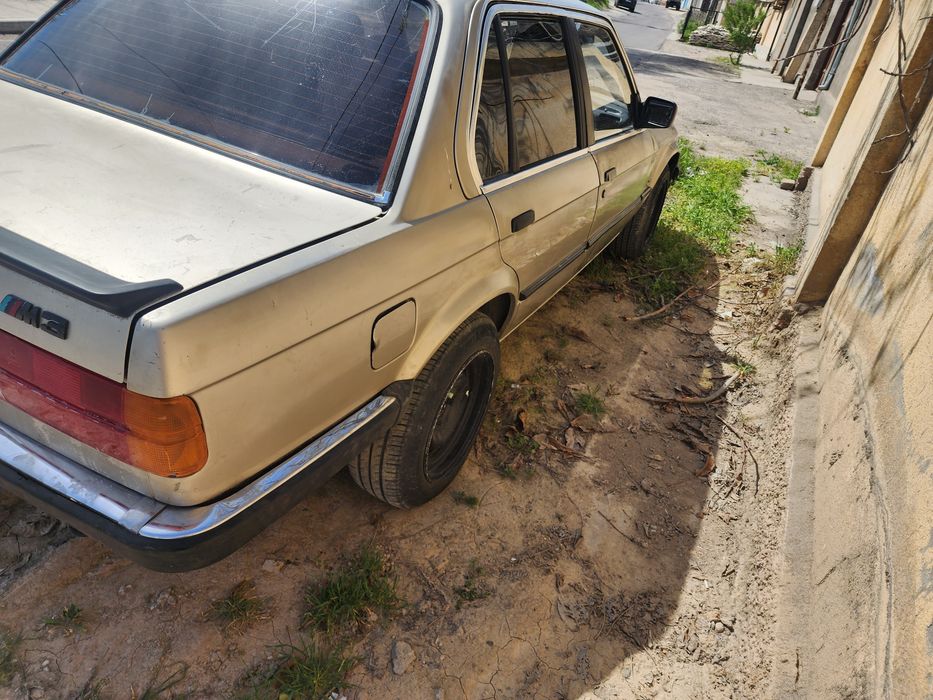 Продам БМВ е30 матор м40. 1985 года.можна в аренду с выкупом.