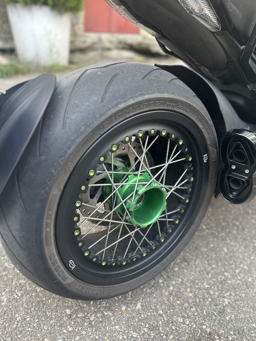 Ducati Diavel Jante custom Kineo ( valoare 3000€)
