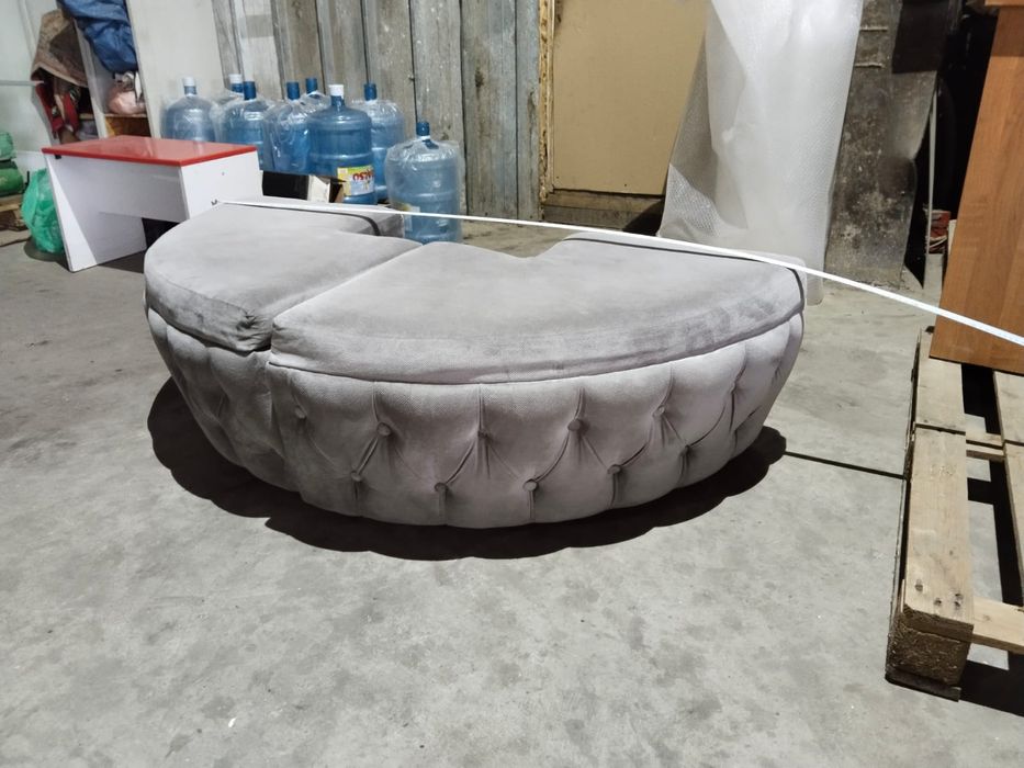 Продам столы, пуфы , камод