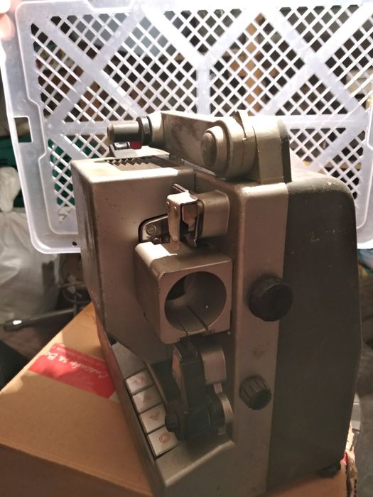 Продам кинопроектор.