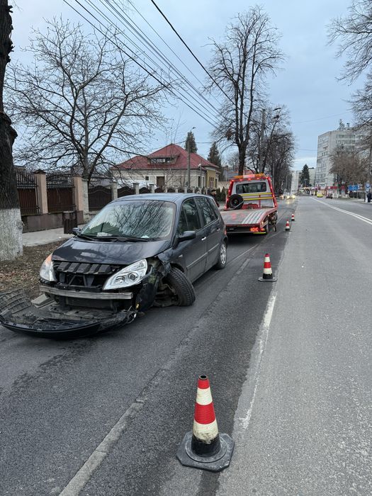 Tractari Auto Roman Avariate Accidente Platforma  24/7 Depanare Auto