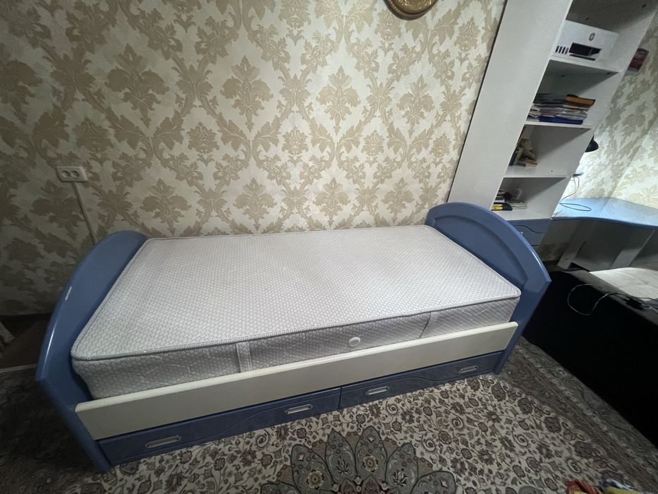 Мебель для детской спальни .Зделанно в киьае