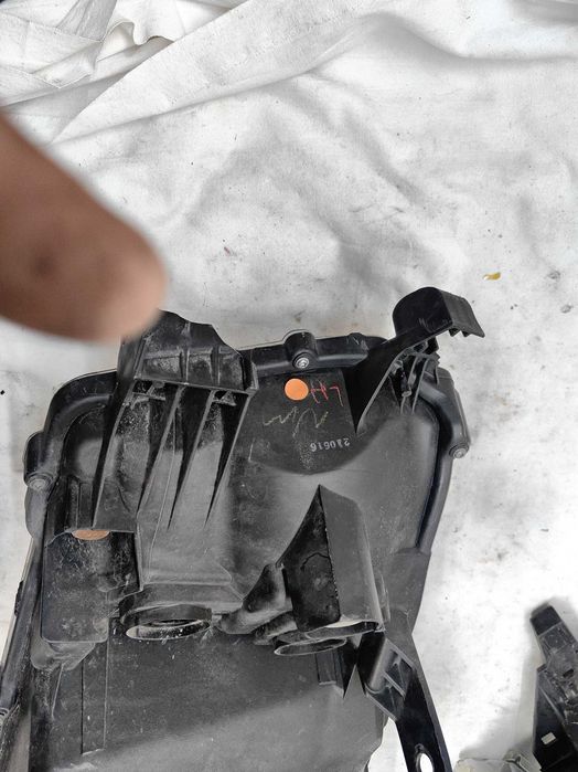 Оригинални  фарове  Toyota Hilux