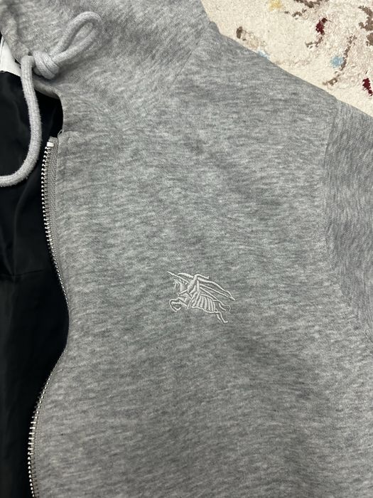 Зипка Burberry.