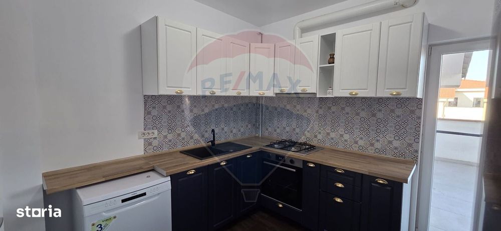 Apartament cu 3 camere de închiriat