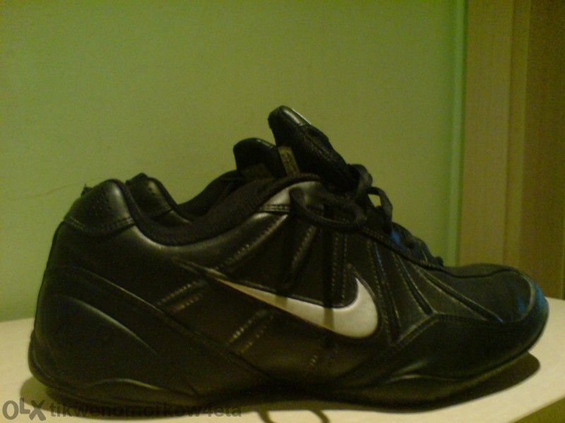 Маратонки  NIKE  !