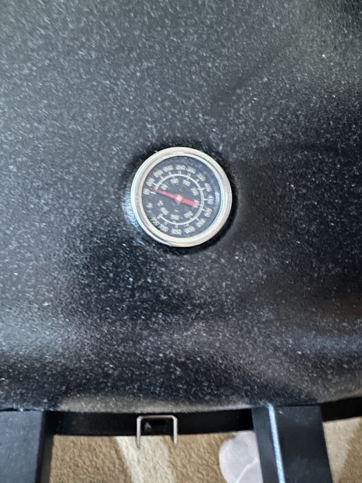 Grill pe gaz Nou