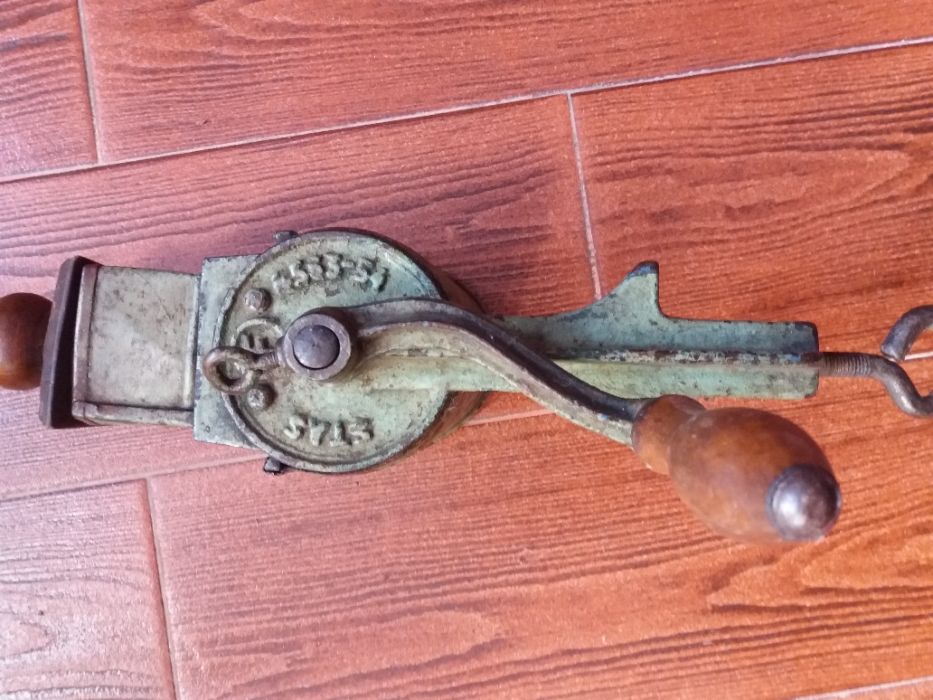 masina tocat nuci vintage