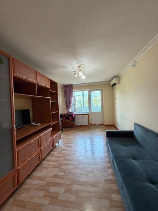 Продается сервант (шкаф)