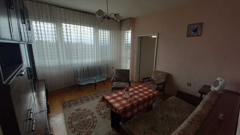 Двустаен апартамент в жк Надежда 4