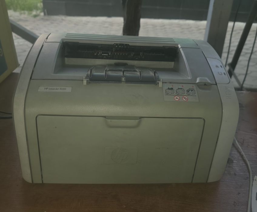 Продам принтер HP LaserJet 1020