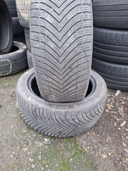Vand 2 anvelope 235 45 17 de iarna dot 2022