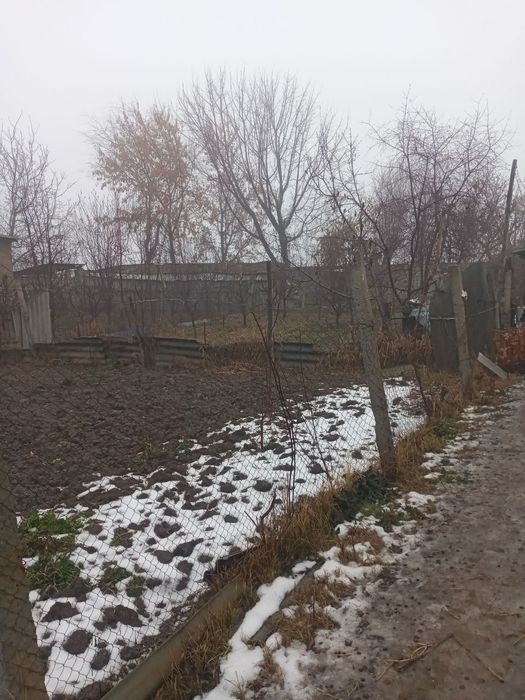 Уй сотилади .3 хона 11 сотих .кушимча  2 сотих ери бор