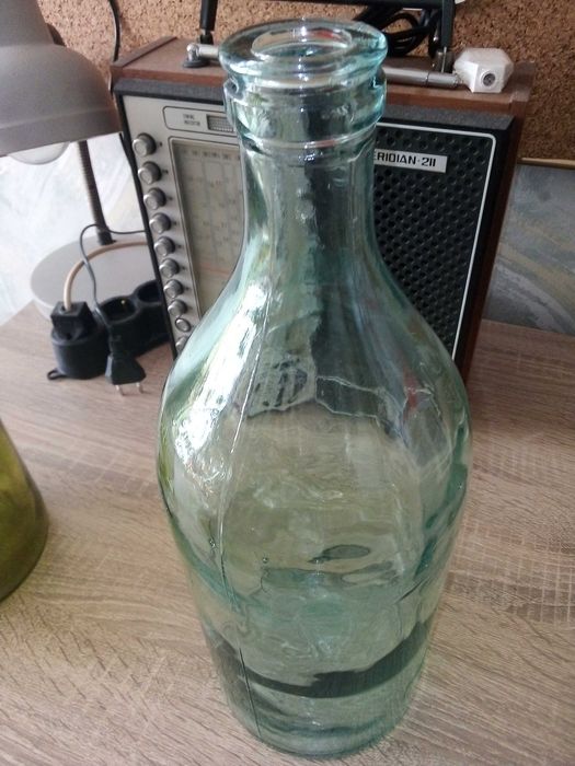 Голямо старо стъклено шише 3л.
