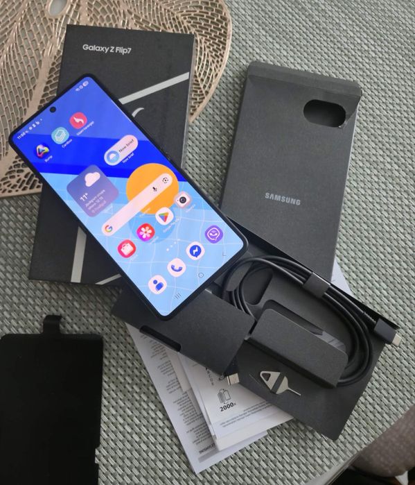 Samsung Z-FLIP 7 512G Чисто Нов
