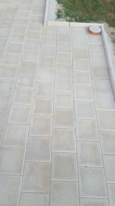 Pavaje si Pavele din beton comprimat-model antiderapant 40x10 cu 20x10