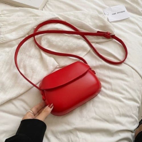 Продам красную сумку