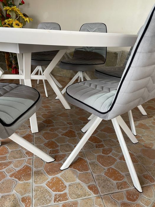 Голяма маса с 8 стола