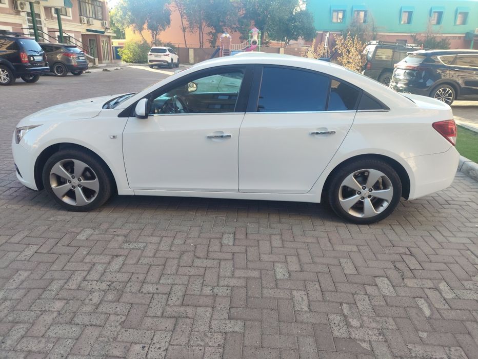 Продам Шевроле Круз 2012г1.8 акпп.