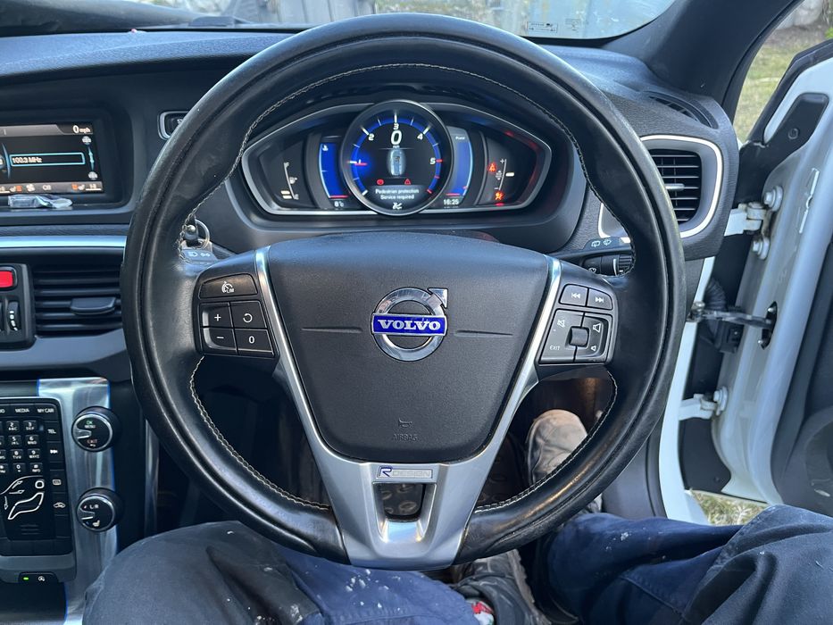 Продавам Дигитално TFT Табло за Volvo (R-Design)