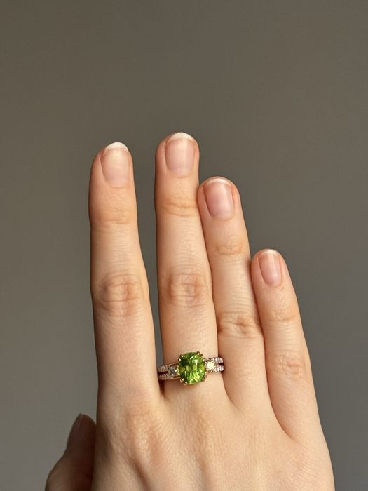 Кольцо с редким Перидотом и бриллиантами