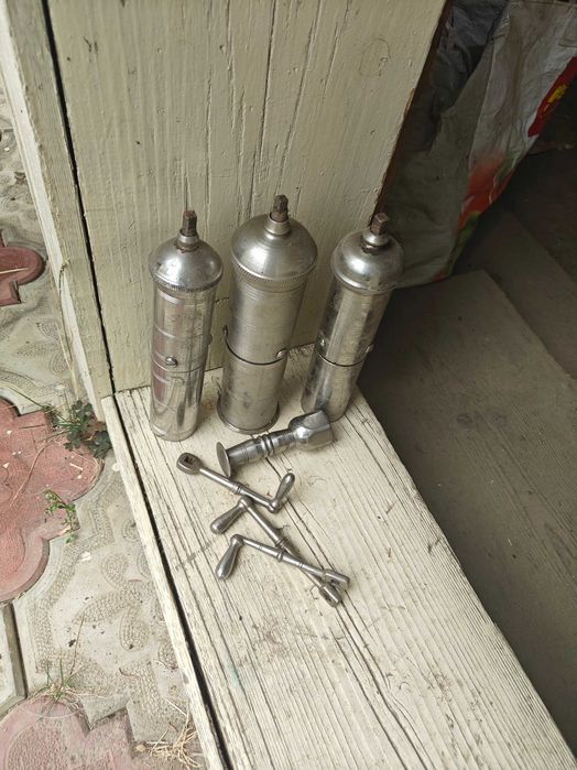Set 3 râșnițe manuale vintage – pentru piper, cafea sau decor