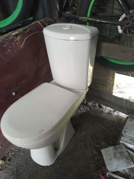 Унитаз в отличном состоянии.