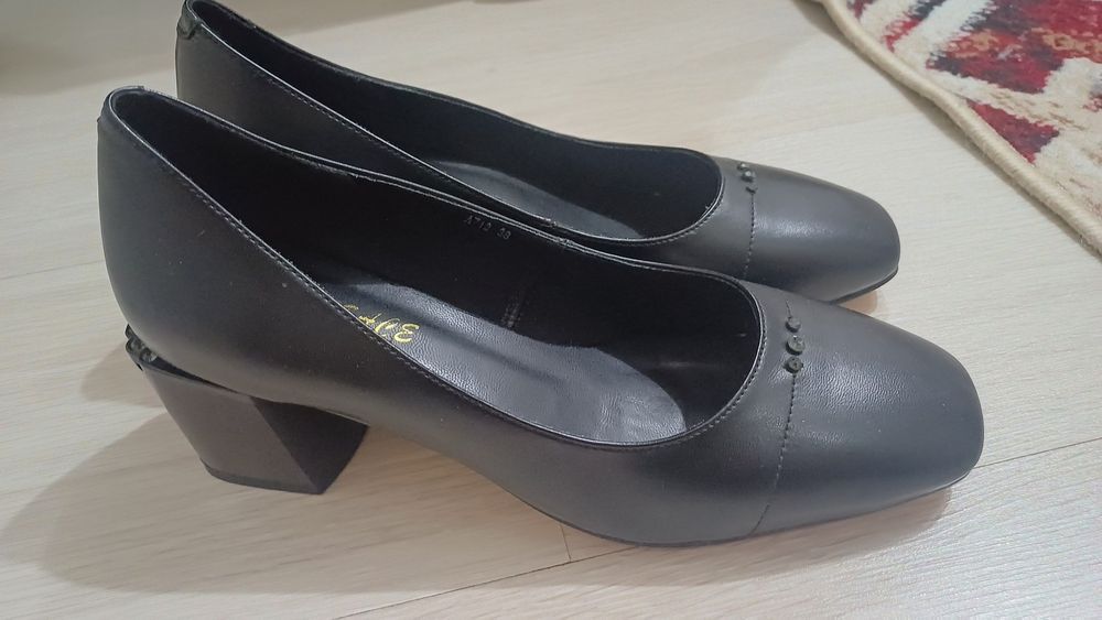 Женские новые туфли