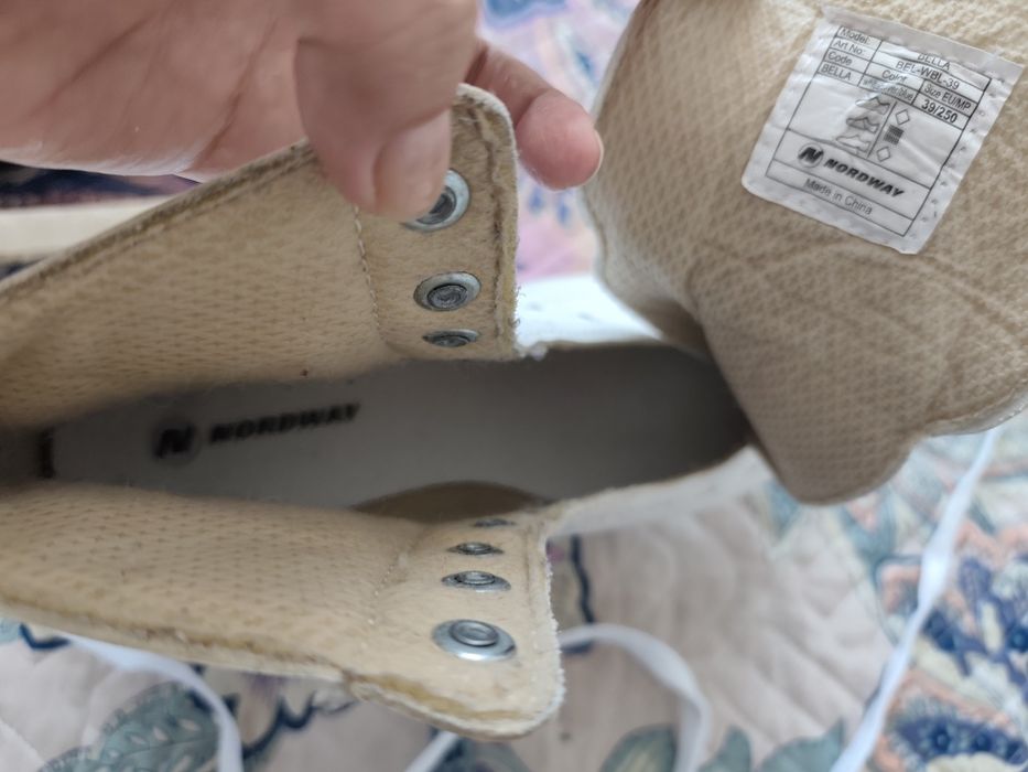 Коньки женские белого цвета