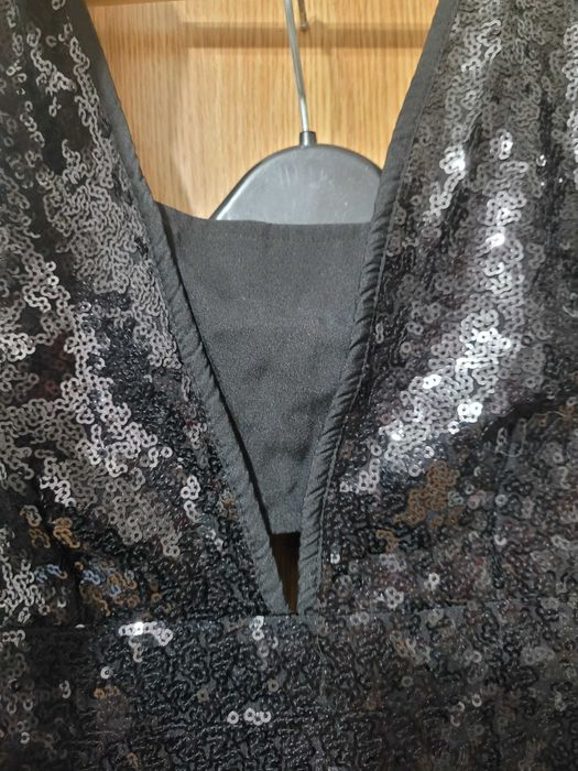 Rochie din paiete neagra, este WOW, cu spatele gol, marime XS